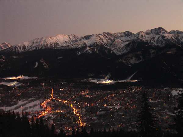Planning a weekend in Poland: Photo Credit: Zakopane at night; by Mgiganteus