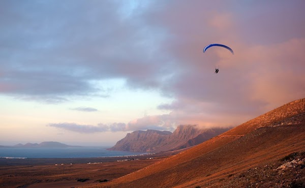 Fancy a bit of paragliding? Lanzarote is brilliant for it in the Autumn! 